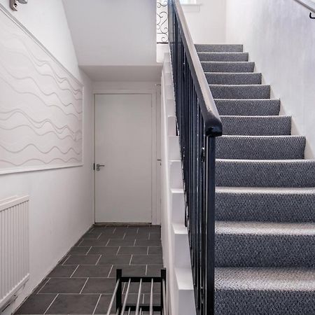 The Douglas - Spacious 2 Bed Apartment In Uddingston Exterior photo